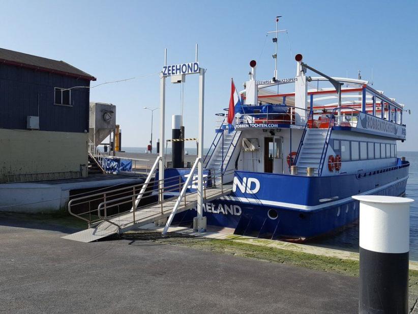 Gäste kommen an Bord